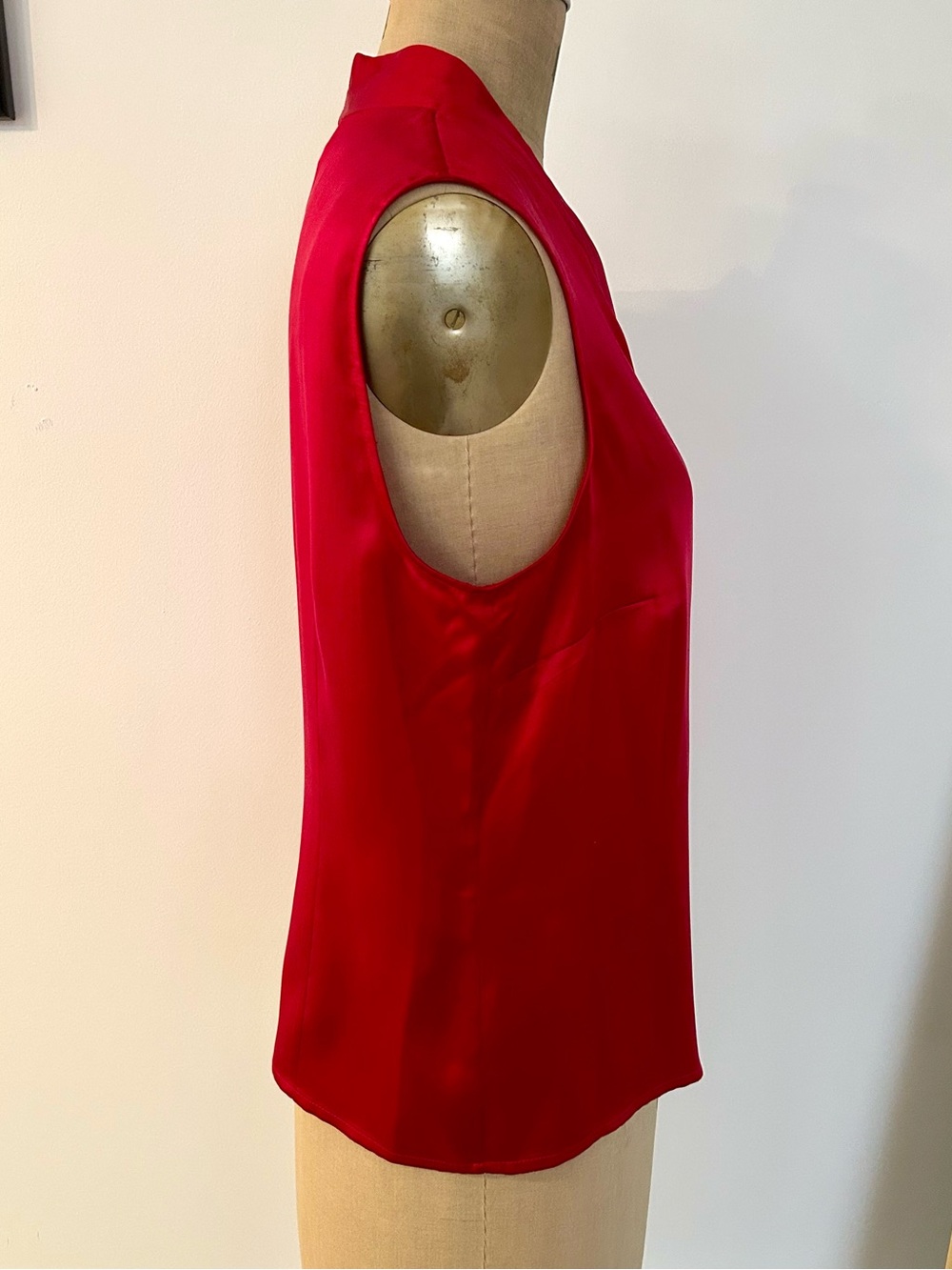 Talbots Women’s Ruby Red V-Neck Silk Satin pleated Sleeveless Blouse Sz 14 - Picture 6 of 12